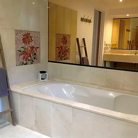 Le Clos Fleuri 3*