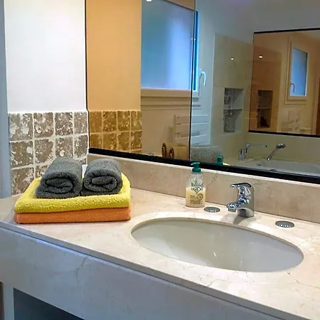 Le Clos Fleuri 3*