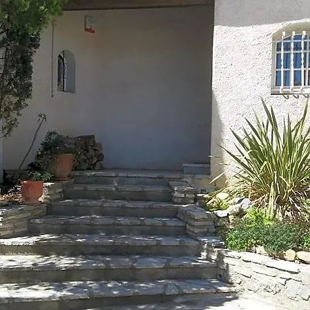 Le Clos Fleuri Bed & Breakfast 3*