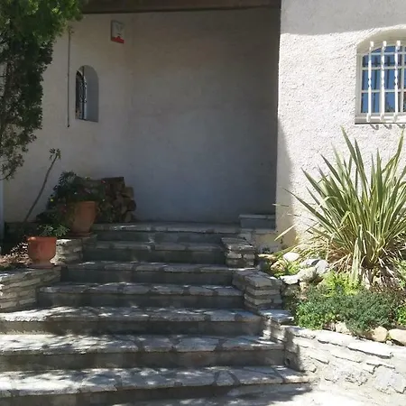 Le Clos Fleuri 3* ناربون